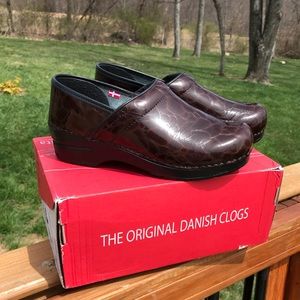 Danita Clogs Sz 8